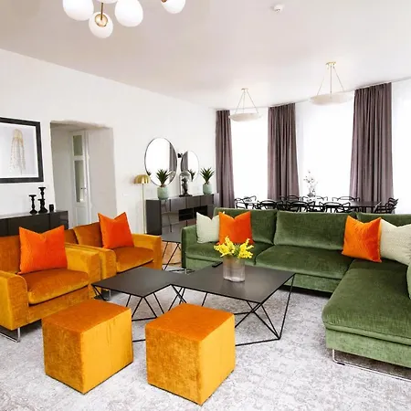 - Old Town Townhouse Appartement