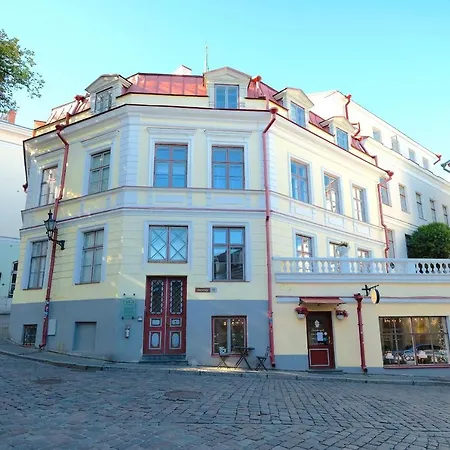 - Old Town Townhouse Apartment *