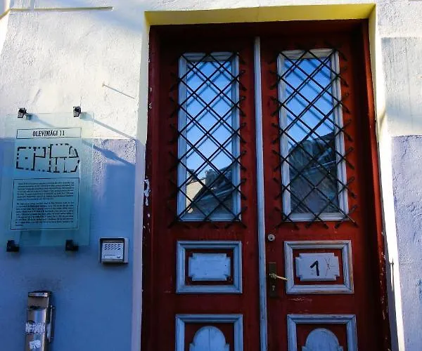 - Old Town Townhouse شقة *