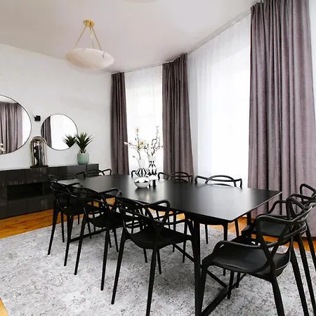 - Old Town Townhouse טאלין