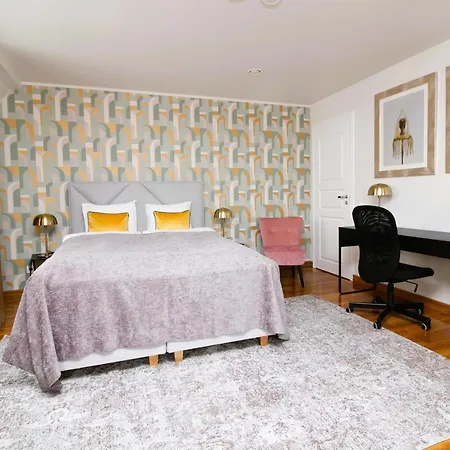 דירה - Old Town Townhouse *