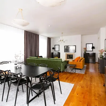 - Old Town Townhouse דירה *